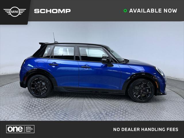 new 2025 MINI Hardtop car, priced at $40,580