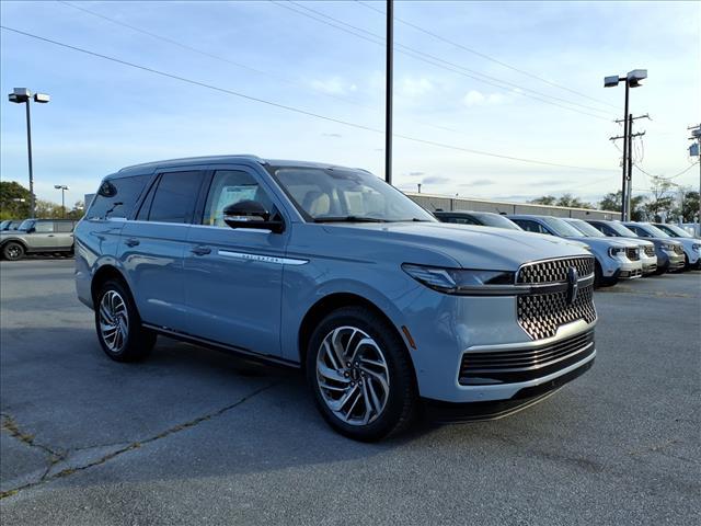 new 2025 Lincoln Navigator car, priced at $97,841