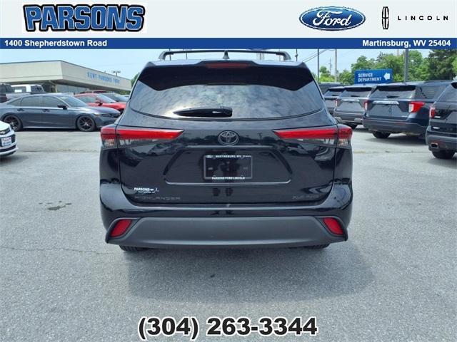 used 2021 Toyota Highlander car, priced at $29,900