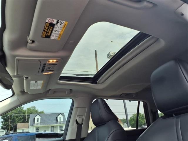 used 2021 Toyota Highlander car, priced at $29,900