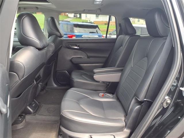 used 2021 Toyota Highlander car, priced at $29,900