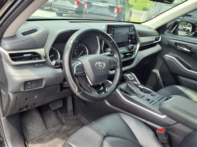 used 2021 Toyota Highlander car, priced at $29,900