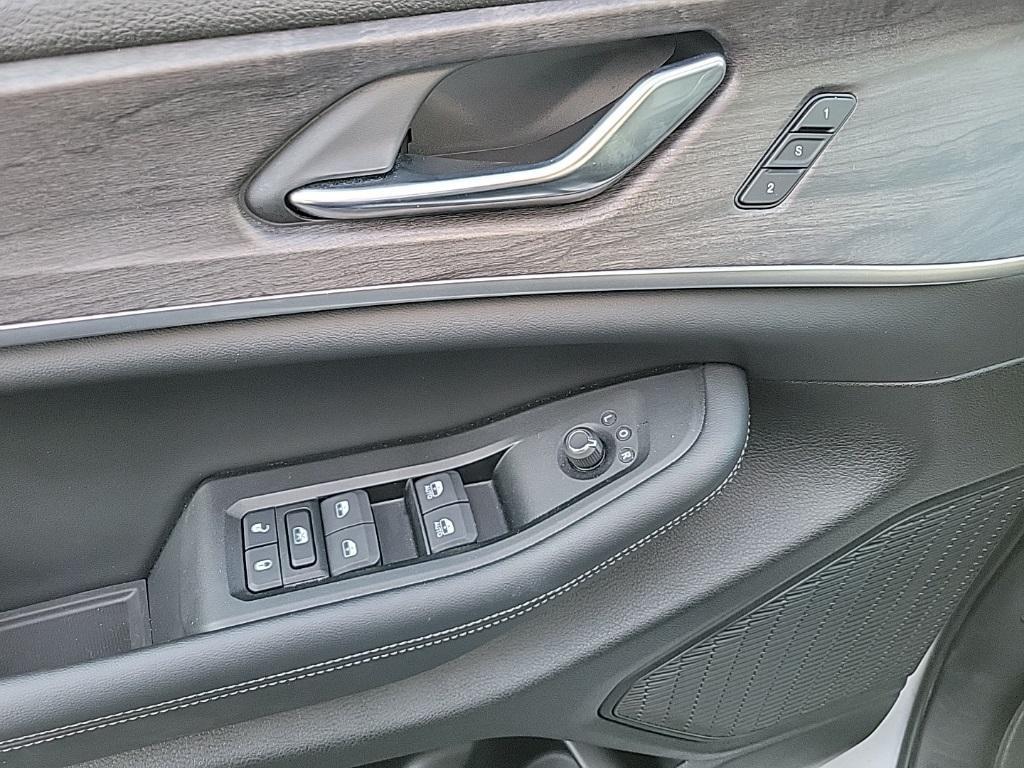 used 2024 Jeep Grand Cherokee car, priced at $35,494