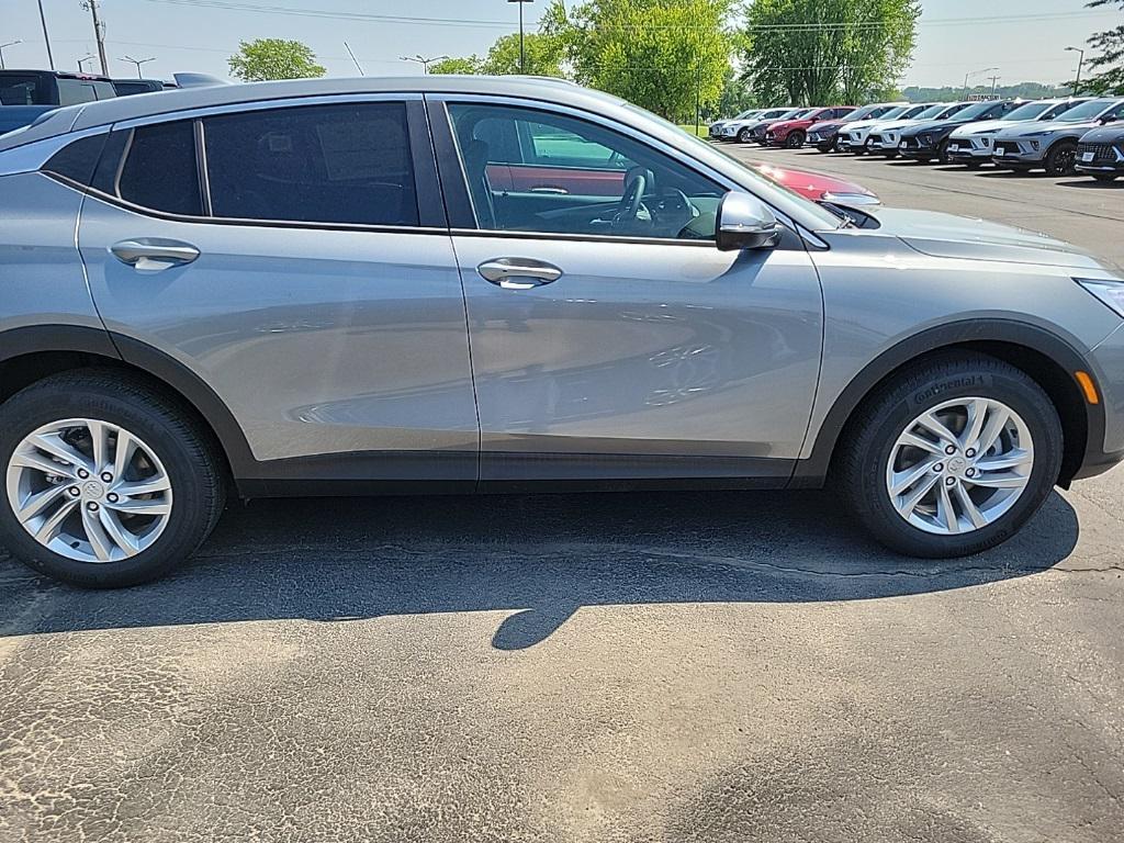 new 2025 Buick Envista car, priced at $27,875