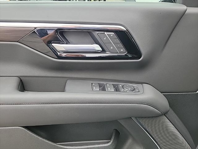 new 2025 Chevrolet Suburban car, priced at $77,955