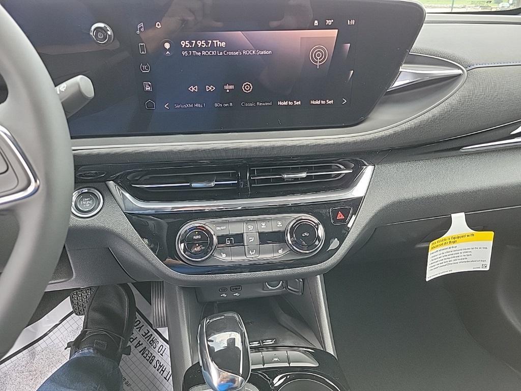 new 2025 Buick Envista car, priced at $29,770