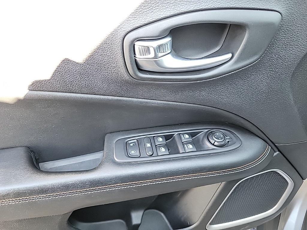used 2019 Jeep Compass car, priced at $15,299
