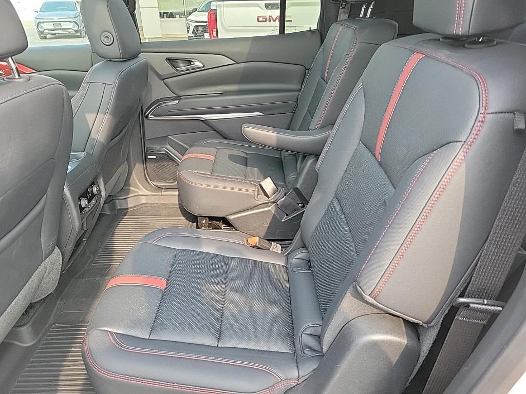 used 2024 Chevrolet Traverse car, priced at $52,364