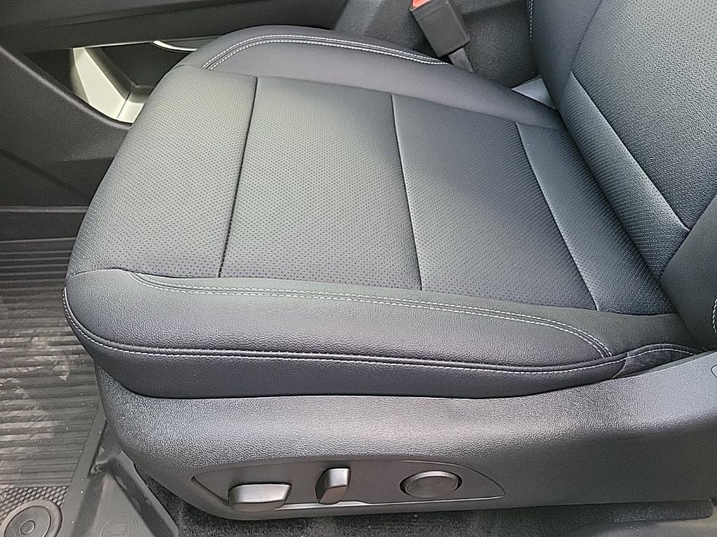 new 2026 Chevrolet Traverse car, priced at $47,840