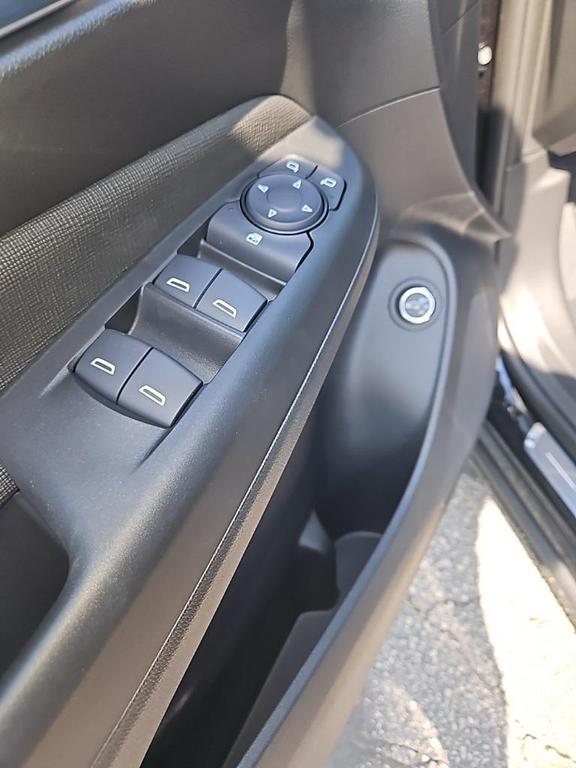 new 2025 Buick Envista car, priced at $32,110