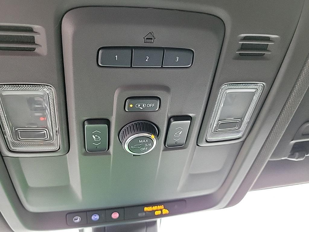 used 2022 GMC Yukon XL car, priced at $49,392