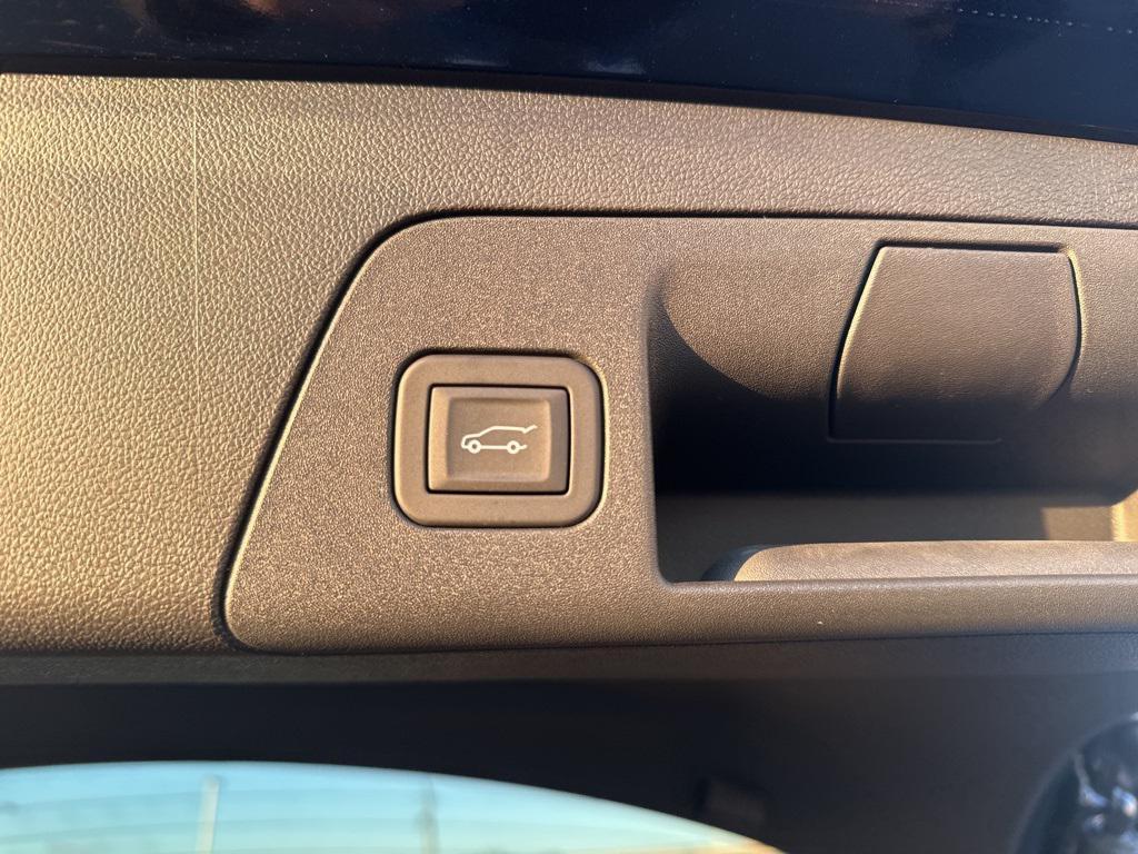new 2025 Buick Envision car, priced at $41,235