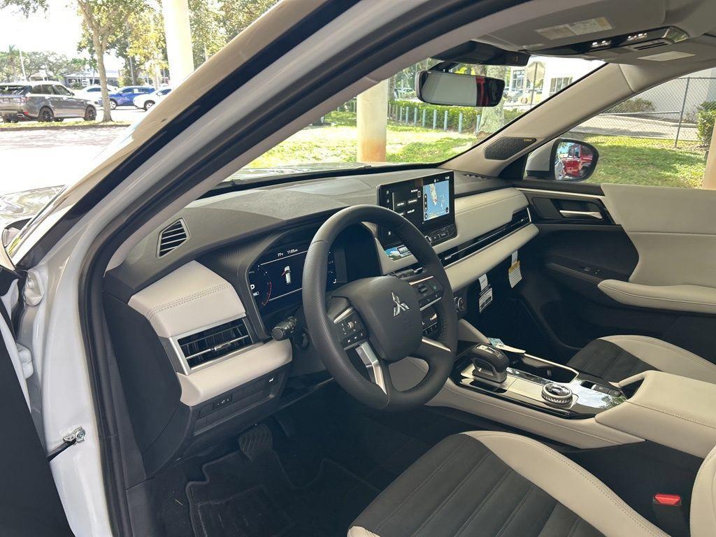 new 2025 Mitsubishi Outlander car, priced at $37,288