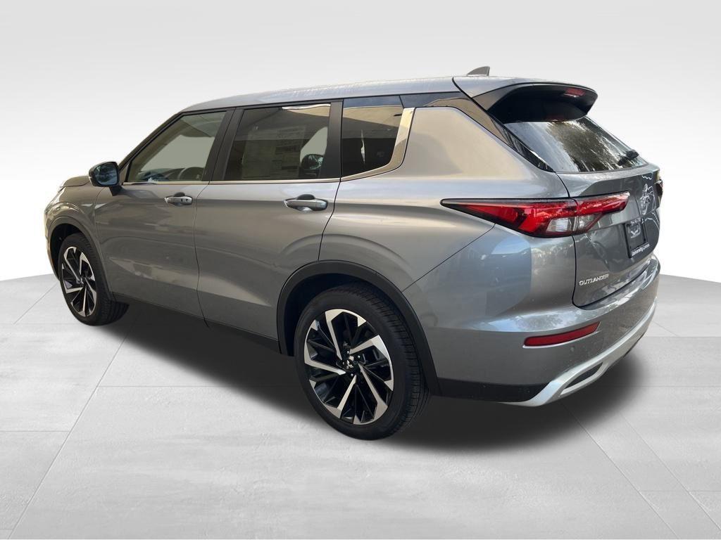 new 2024 Mitsubishi Outlander car, priced at $26,988