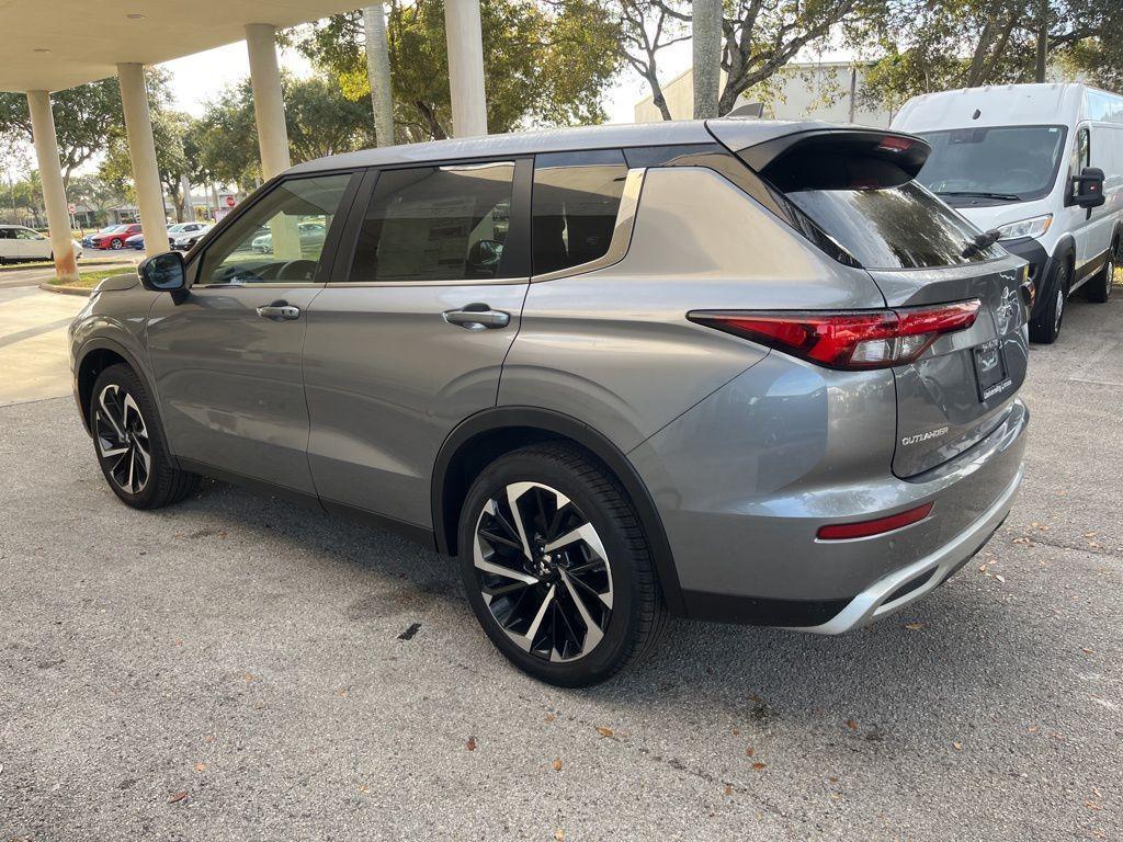 new 2024 Mitsubishi Outlander car, priced at $26,988