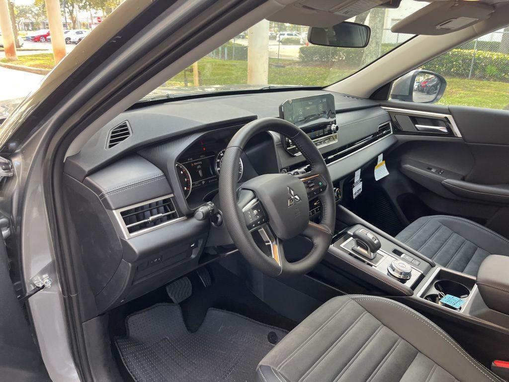 new 2024 Mitsubishi Outlander car, priced at $26,988