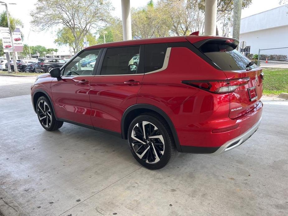 new 2024 Mitsubishi Outlander car, priced at $27,375