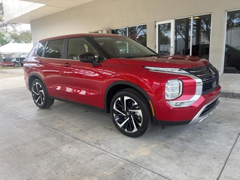 new 2024 Mitsubishi Outlander car, priced at $27,375