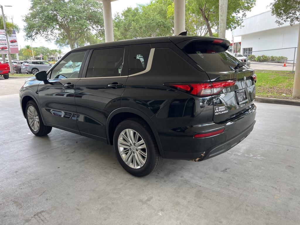 new 2024 Mitsubishi Outlander car, priced at $25,860