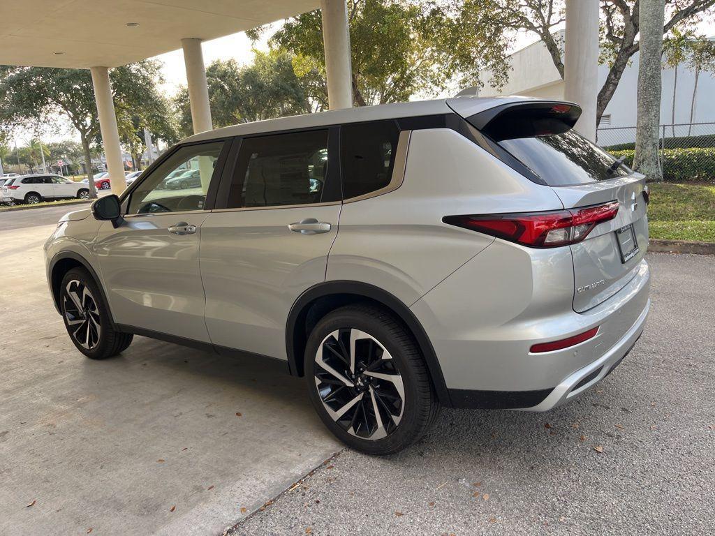 new 2024 Mitsubishi Outlander car, priced at $29,100