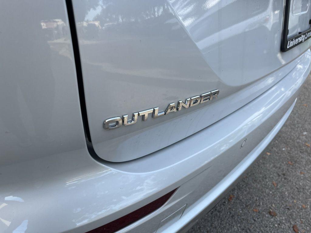 new 2024 Mitsubishi Outlander car, priced at $29,400