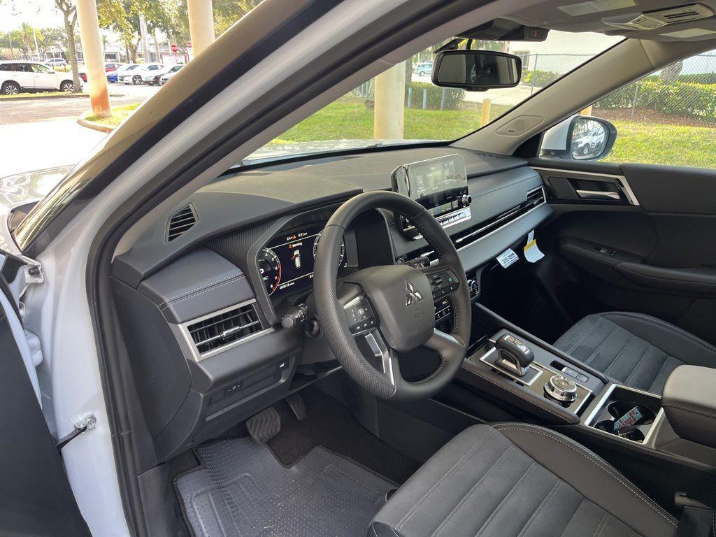 new 2024 Mitsubishi Outlander car, priced at $29,400