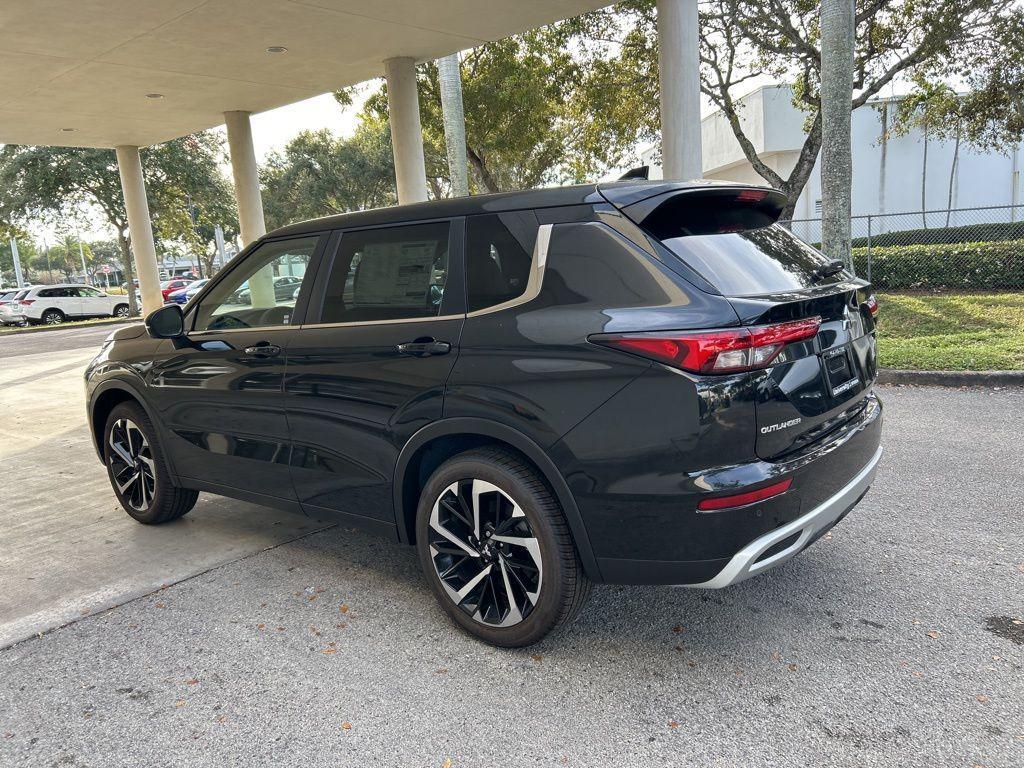 new 2024 Mitsubishi Outlander car, priced at $29,600