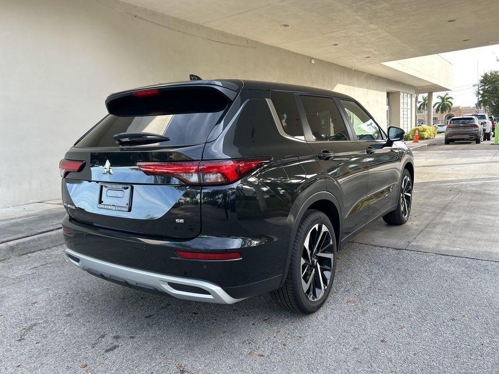 new 2024 Mitsubishi Outlander car, priced at $29,600