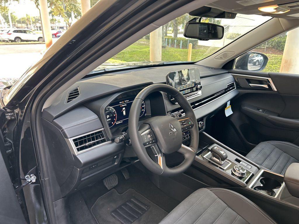 new 2024 Mitsubishi Outlander car, priced at $29,600