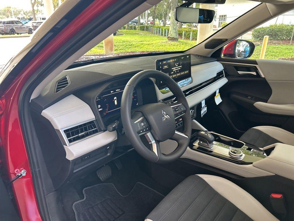 new 2025 Mitsubishi Outlander car, priced at $35,538