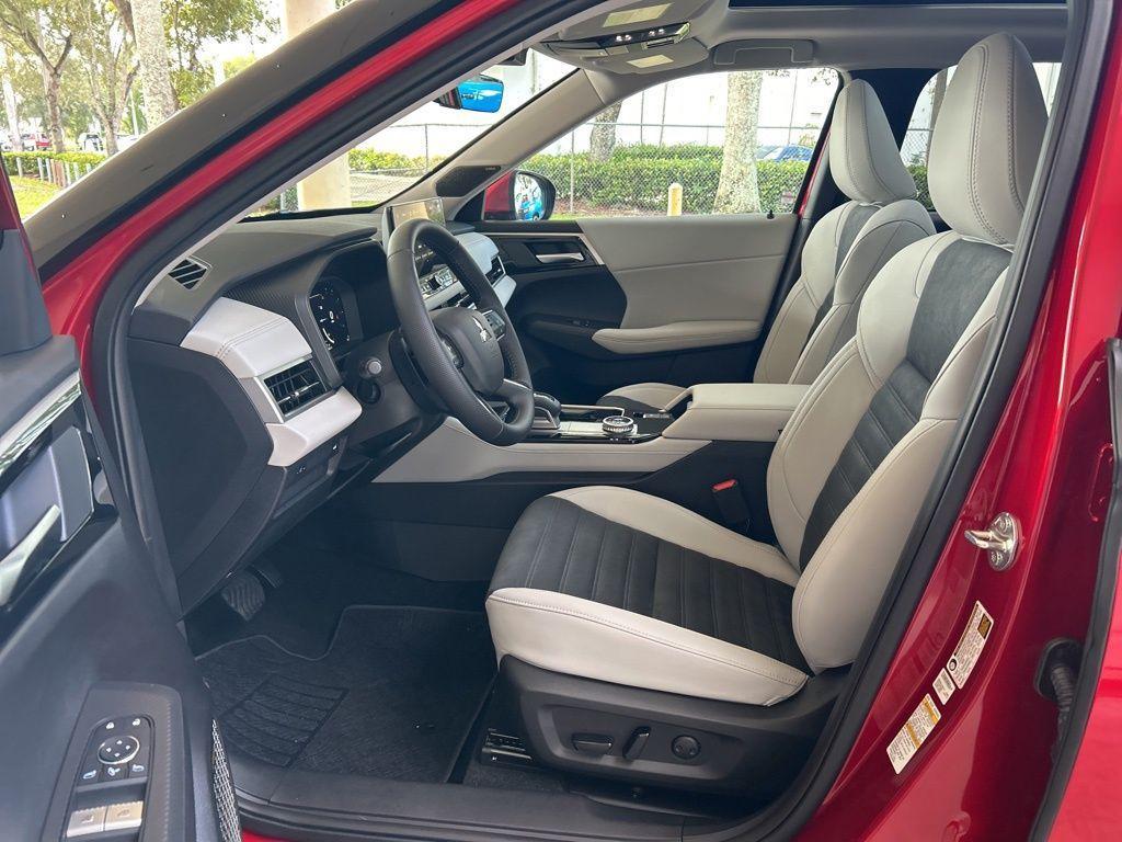 new 2025 Mitsubishi Outlander car, priced at $35,538