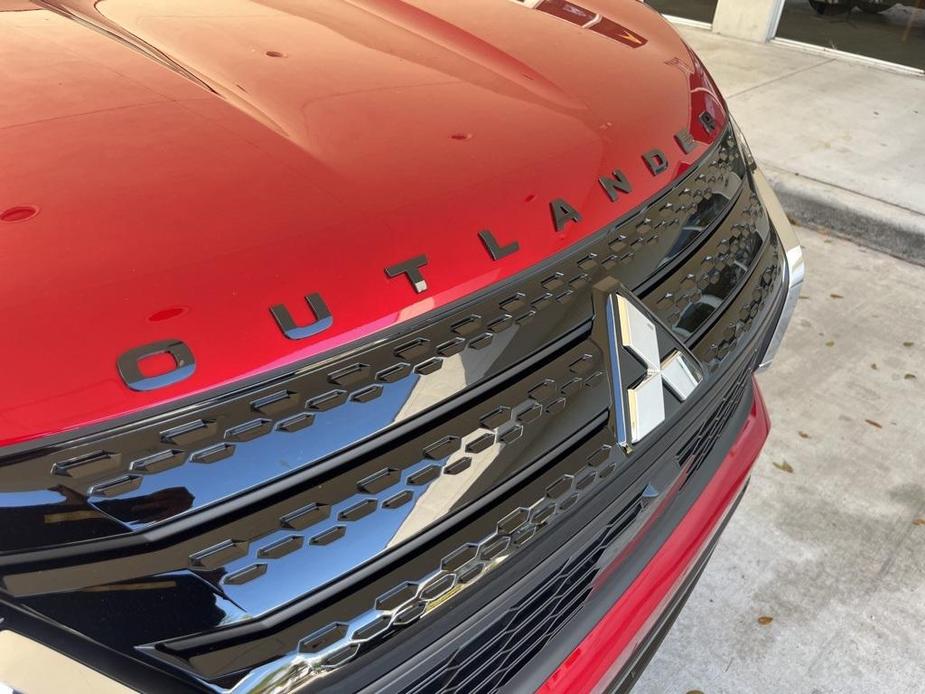 new 2024 Mitsubishi Outlander car, priced at $28,275