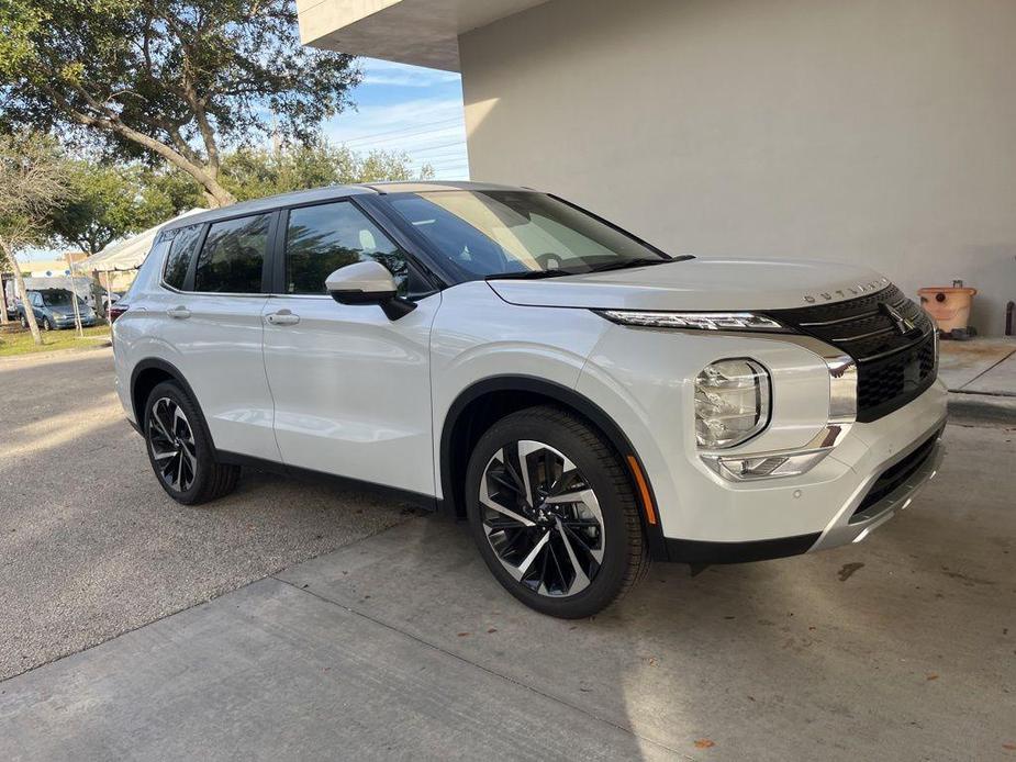 new 2024 Mitsubishi Outlander car, priced at $29,400