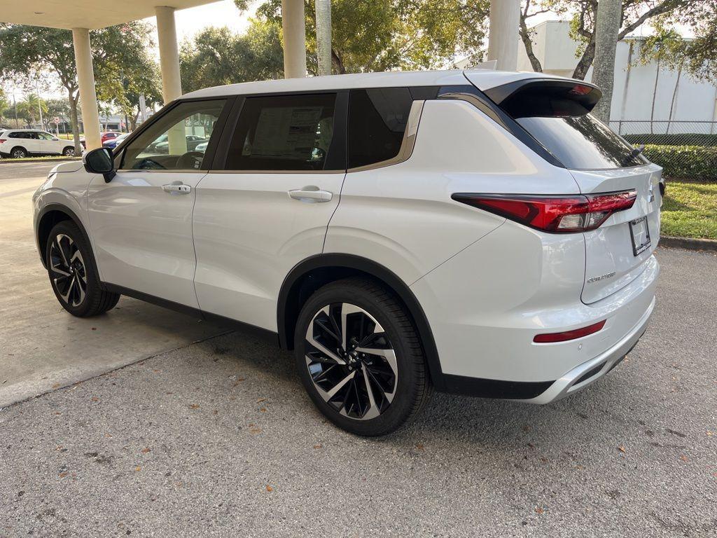 new 2024 Mitsubishi Outlander car, priced at $29,400