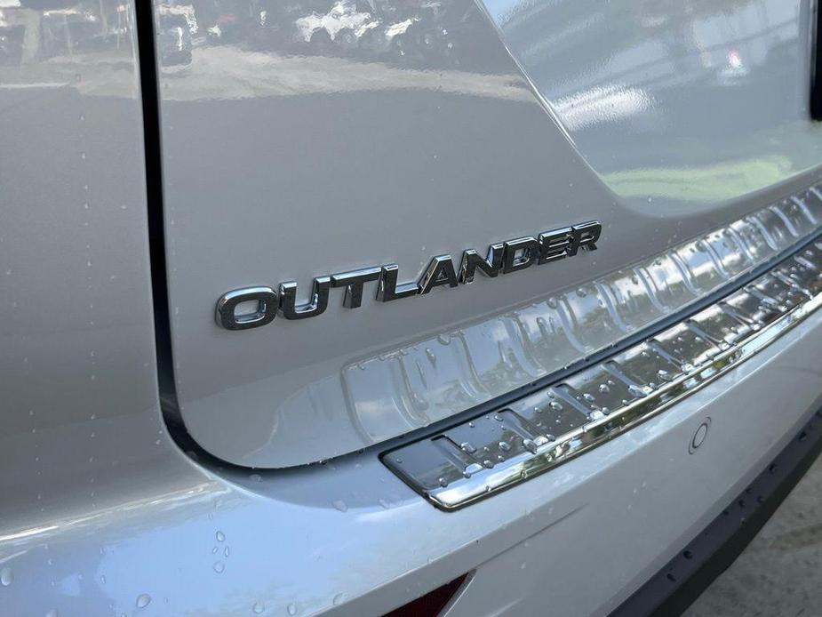 new 2024 Mitsubishi Outlander car, priced at $25,600