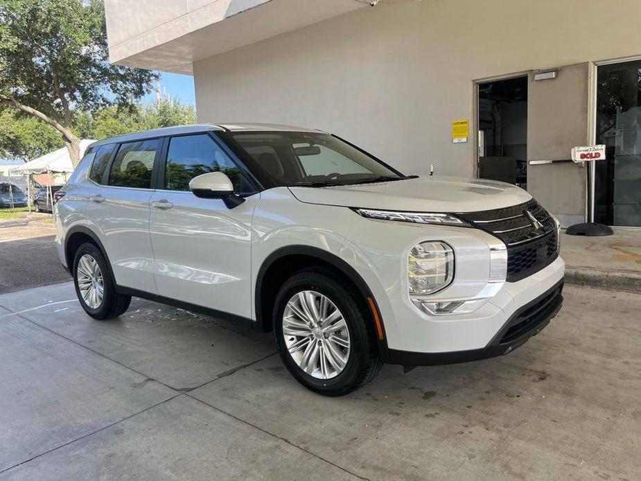 new 2024 Mitsubishi Outlander car, priced at $25,600