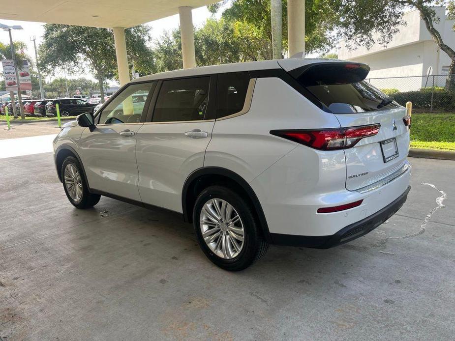 new 2024 Mitsubishi Outlander car, priced at $25,600