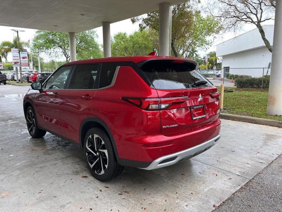 new 2024 Mitsubishi Outlander car, priced at $27,375