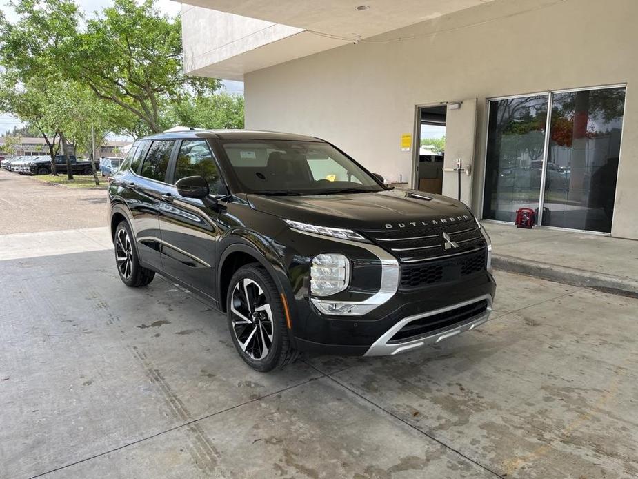 new 2024 Mitsubishi Outlander car, priced at $27,360