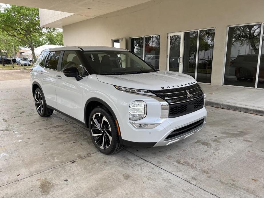 new 2024 Mitsubishi Outlander car, priced at $27,375