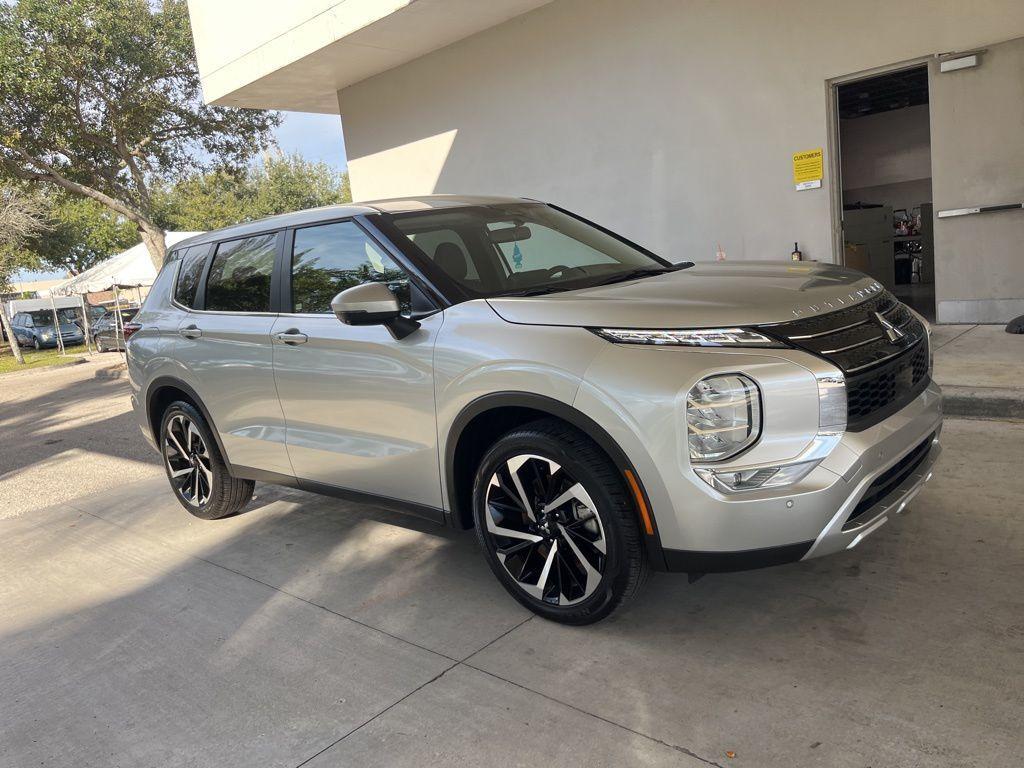 used 2024 Mitsubishi Outlander car, priced at $29,020