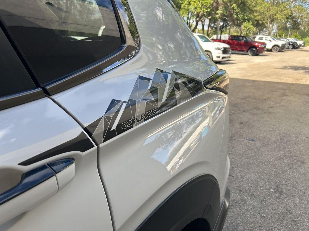 new 2025 Mitsubishi Outlander car, priced at $37,803
