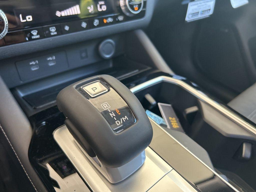 new 2025 Mitsubishi Outlander car, priced at $37,803