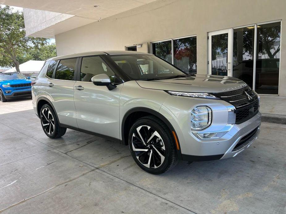 new 2024 Mitsubishi Outlander car, priced at $29,100