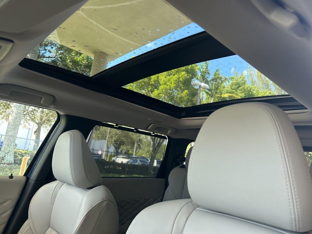 new 2025 Mitsubishi Outlander PHEV car, priced at $45,642