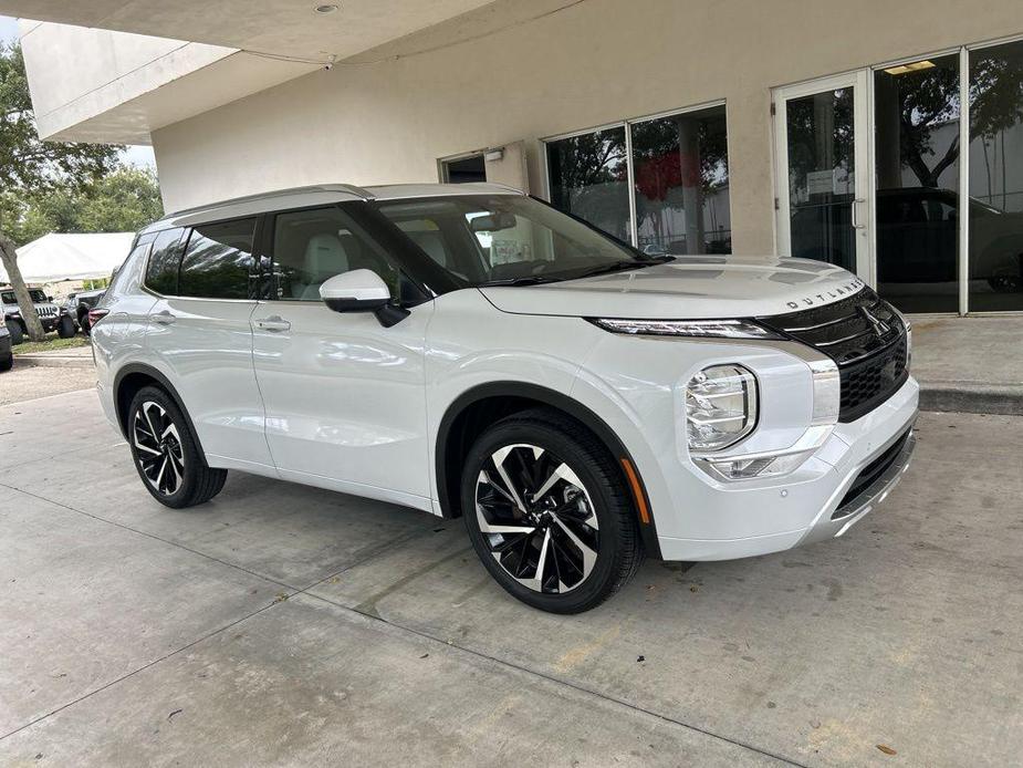 new 2024 Mitsubishi Outlander car, priced at $33,100