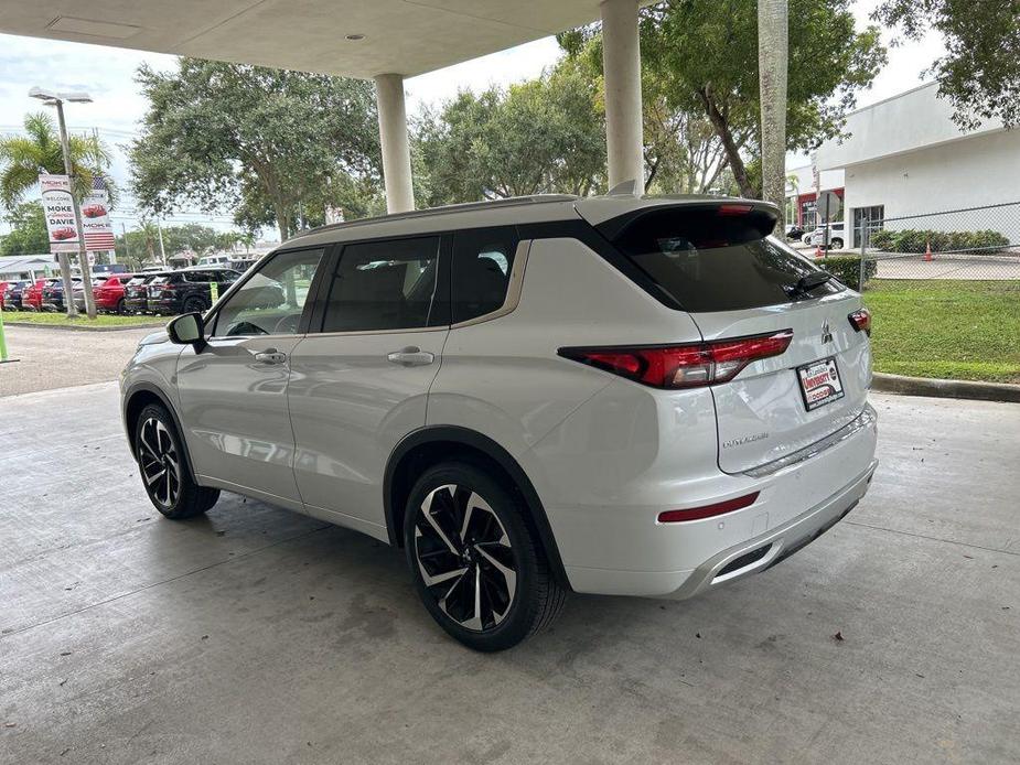 new 2024 Mitsubishi Outlander car, priced at $33,100