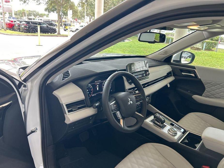 new 2024 Mitsubishi Outlander car, priced at $33,100