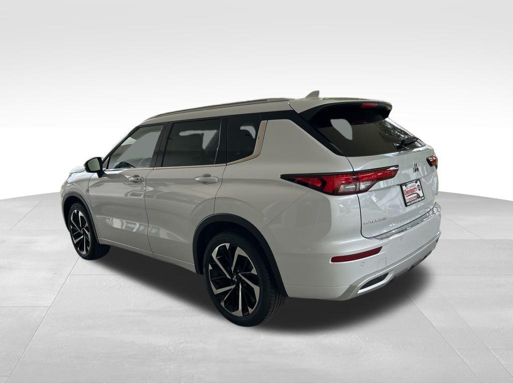 new 2024 Mitsubishi Outlander car, priced at $33,100