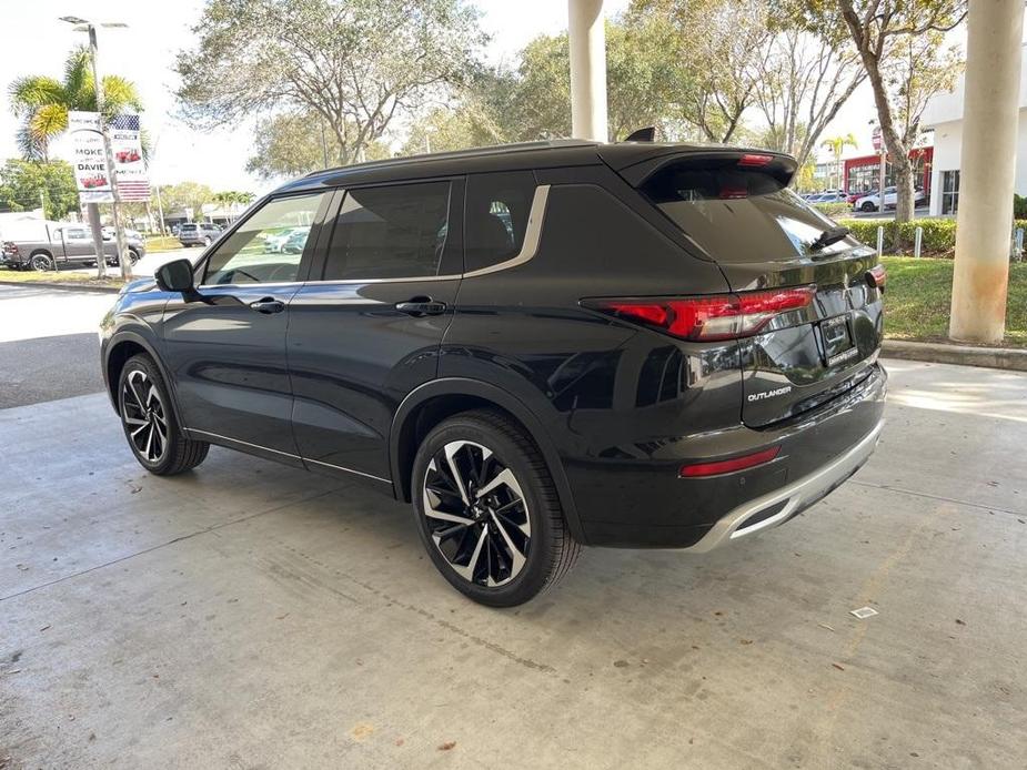 new 2024 Mitsubishi Outlander car, priced at $30,600